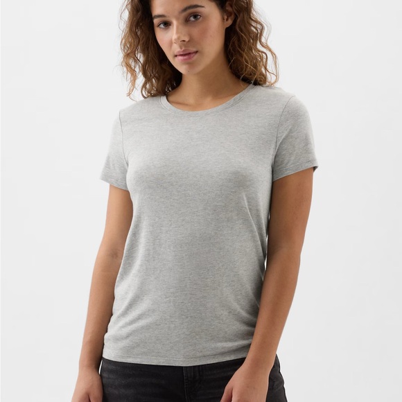 White Women's Top - Favorite Crewneck T-Shirt Gap - Picture 2 of 5